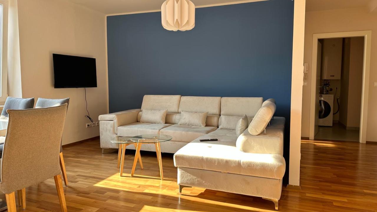 Homely Stay Apartment 2 ซังคท์เพิลเทน ภายนอก รูปภาพ